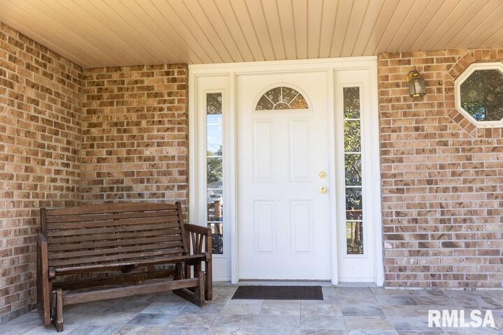 Property Photo:  601 Lincoln Avenue  IL 61563 