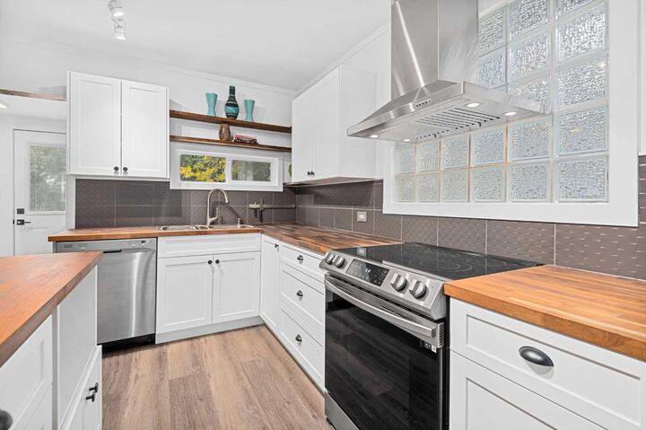 Property Photo:  260 2 Avenue  AB T0J 1B0