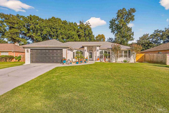 Property Photo: 4650 Ridge Pointe Dr FL 32571