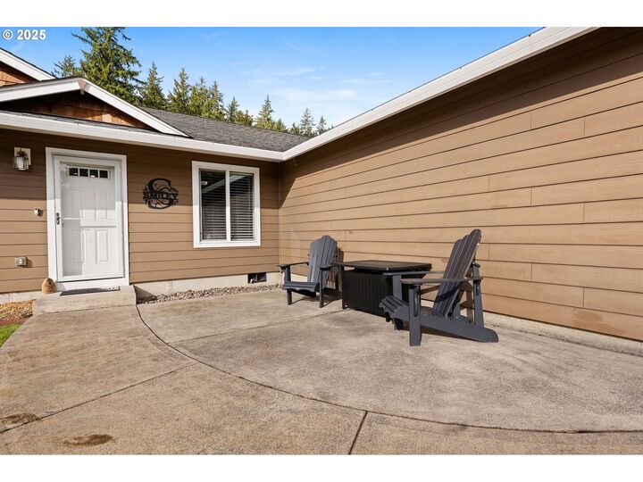 Property Photo: 1615 Pacific Ridge Ln OR 97121
