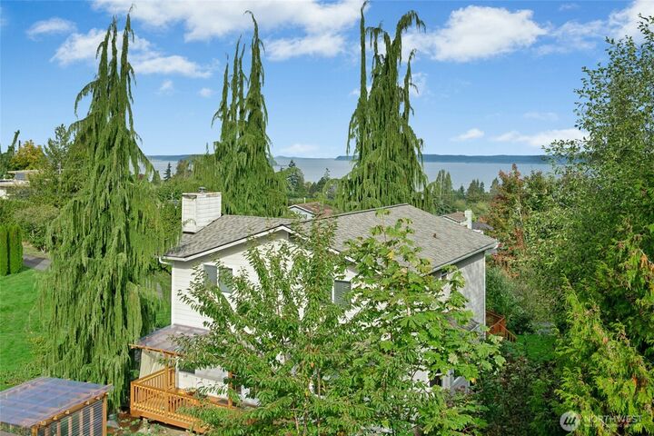 Property Photo: 2480 Viewcrest Avenue WA 98203