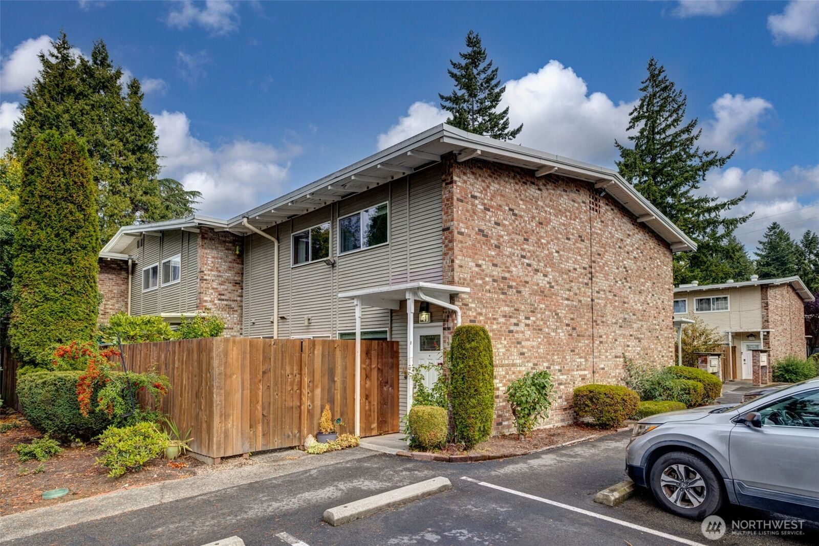 Property Photo: 12240 SE 60th Street 41 WA 98006