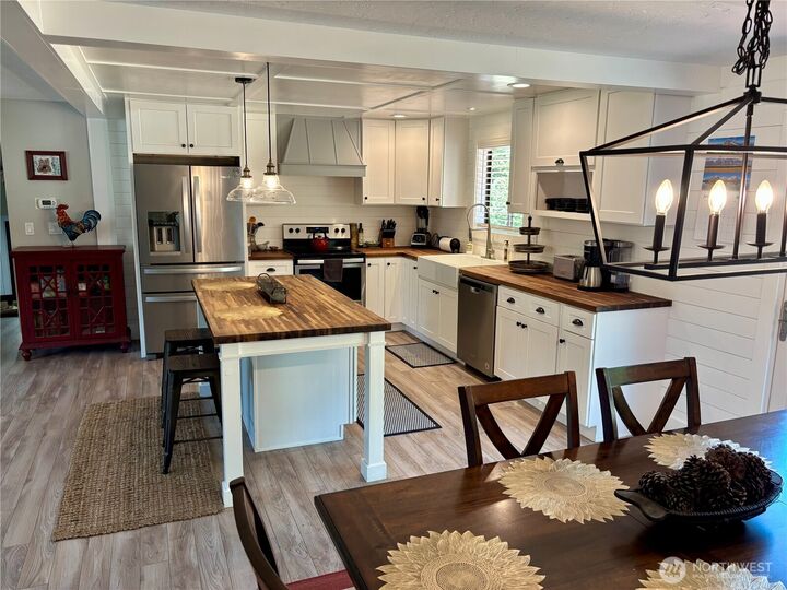 Property Photo:  715  Liberty Place  WA 99362