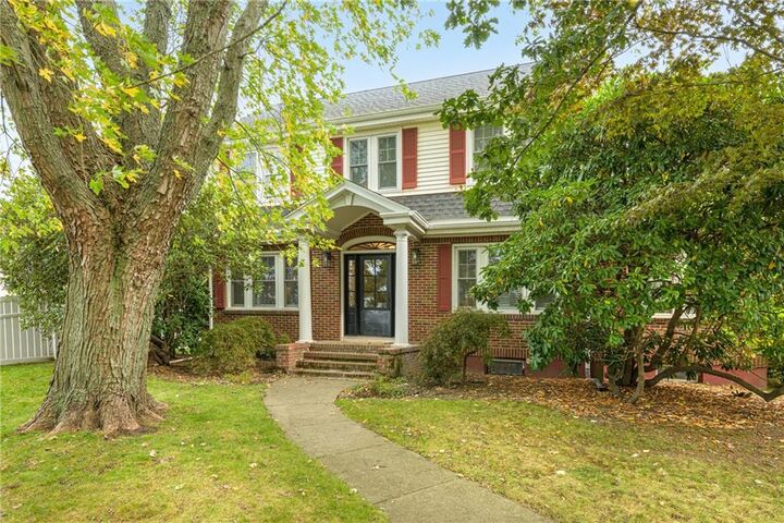 10 Evergreen Avenue  Middletown RI 02842 photo