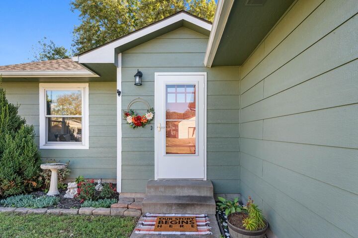 Property Photo:  1412 N Kelly Ct  KS 67010 