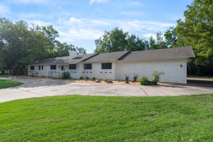 Property Photo: 988 W Alexander Dr. KS 67060