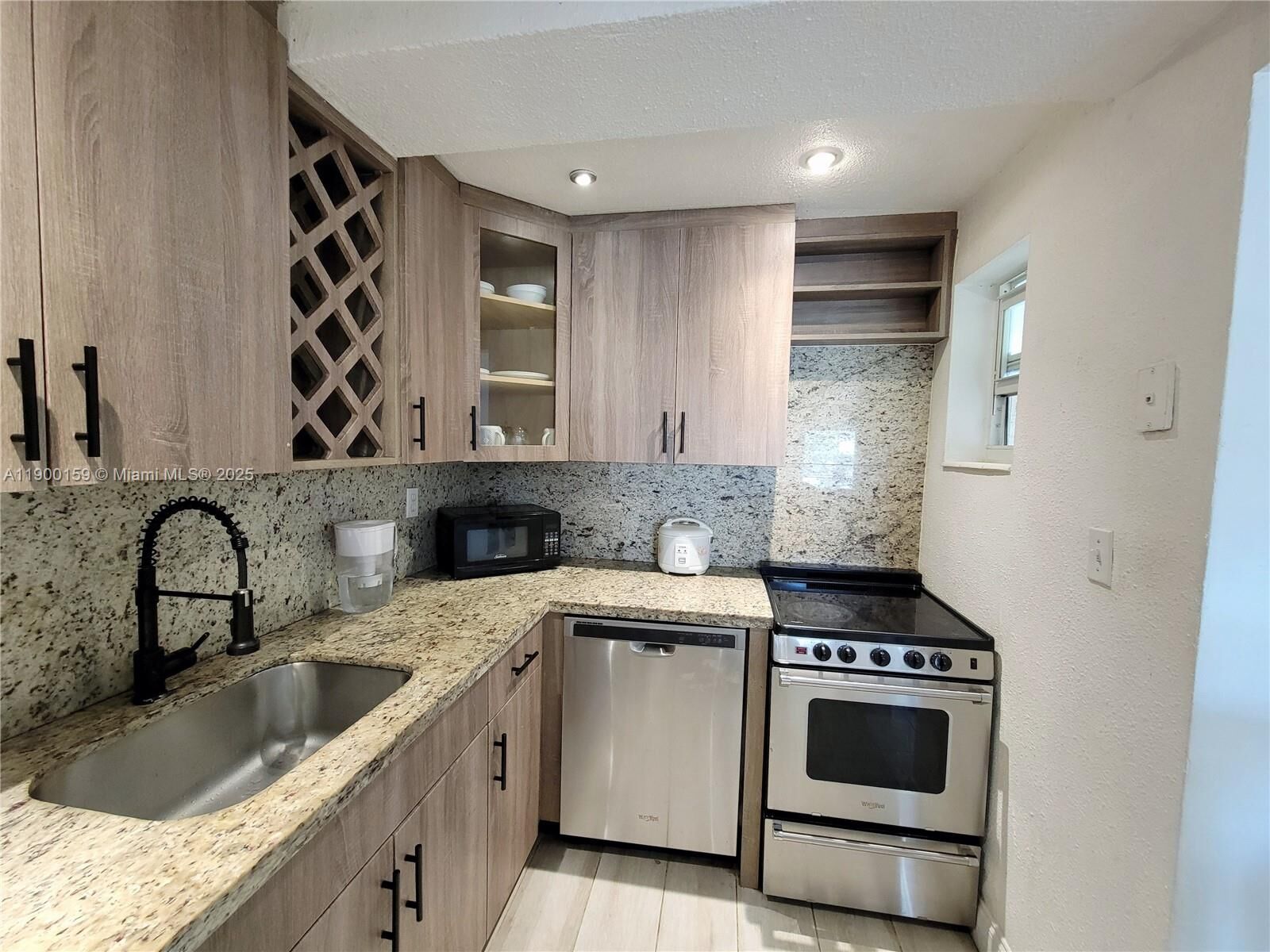 Property Photo:  8609 SW 68th Ct 5  FL 33156