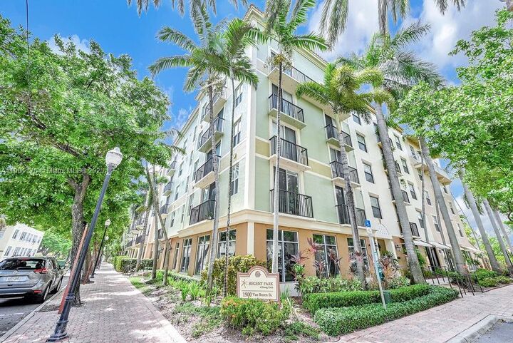 1900 Van Buren St 311B  Hollywood FL 33020 photo