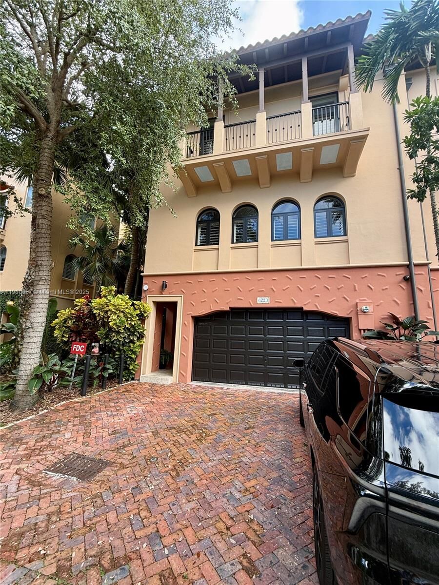 Property Photo:  6223 Paradise Point Dr  FL 33157 