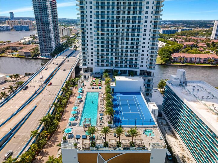 Property Photo:  4010 S Ocean Dr R1701  FL 33019