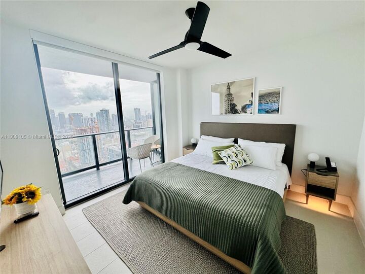 Property Photo:  159 NE 6th St 4314  FL 33132 