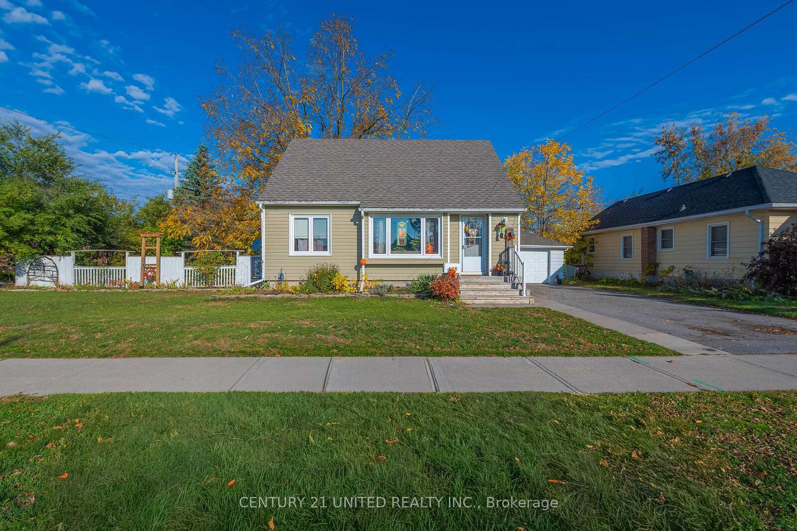 Property Photo:  498 Howden Street  ON K9J 4B3