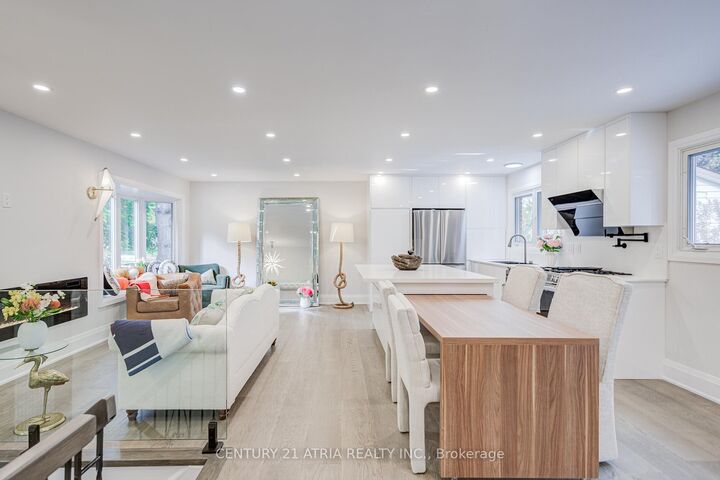 Property Photo: 33 Sir Brandiles Place ON L3P 2Z4