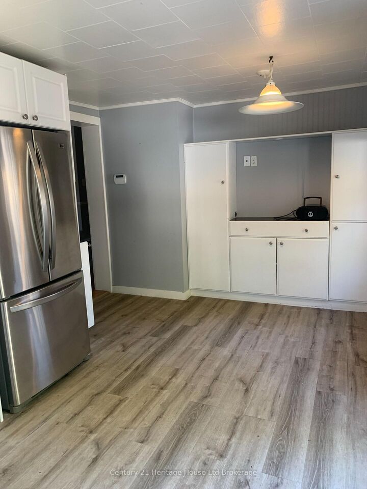 Property Photo:  22 Fyfe Avenue  ON N4S 3S4