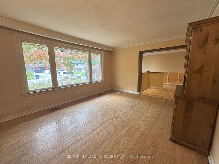 Photo de la propriété:  339 Jaybell Grove Grove  ON M1C 2X4 