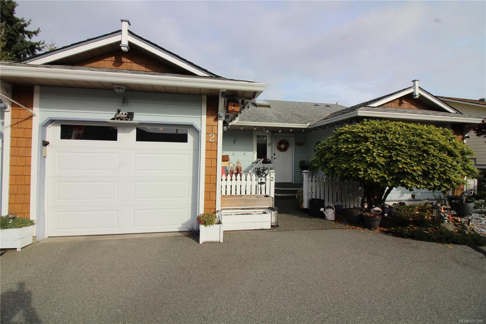 Property Photo:  9933 Chemainus Rd 2  BC V0R 1K1
