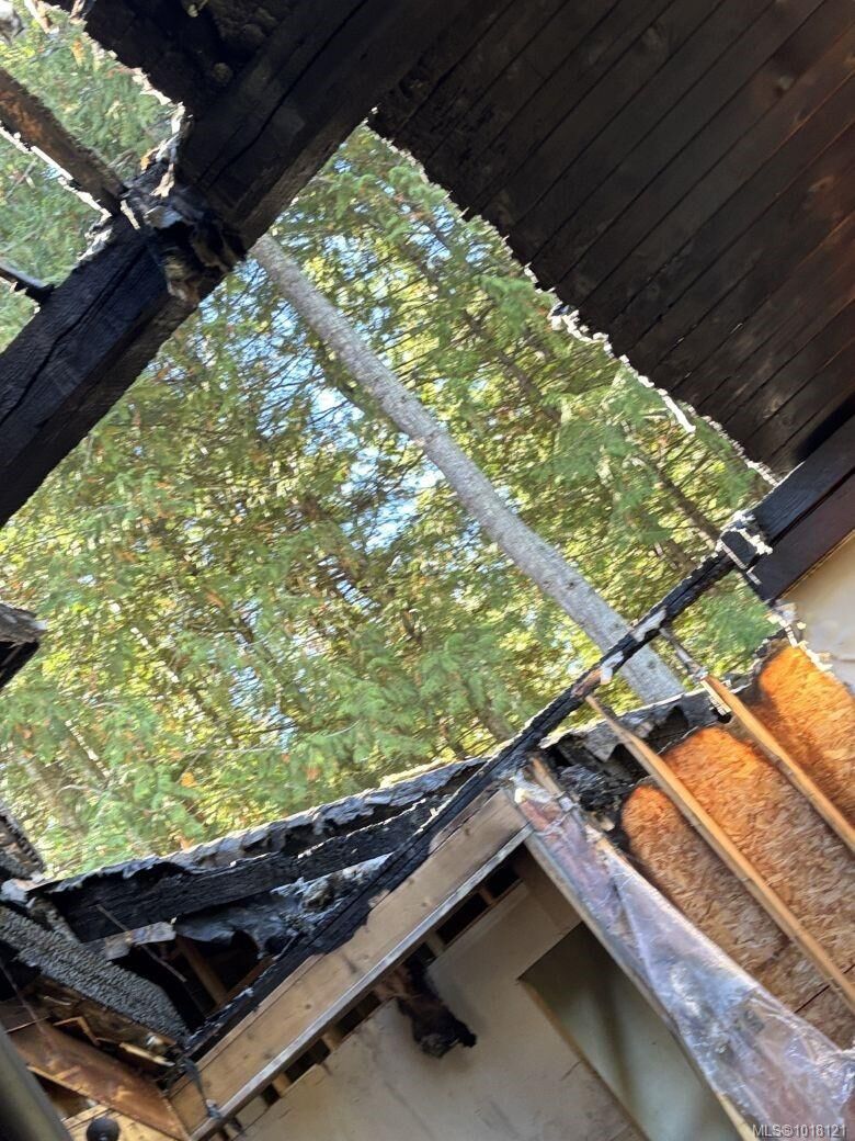 Photo de la propriété:  720 Spider Lake Rd  BC V9K 2L7 