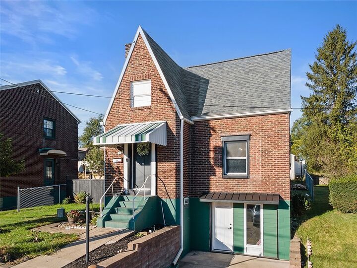 Property Photo:  832 Woodward St  PA 15132