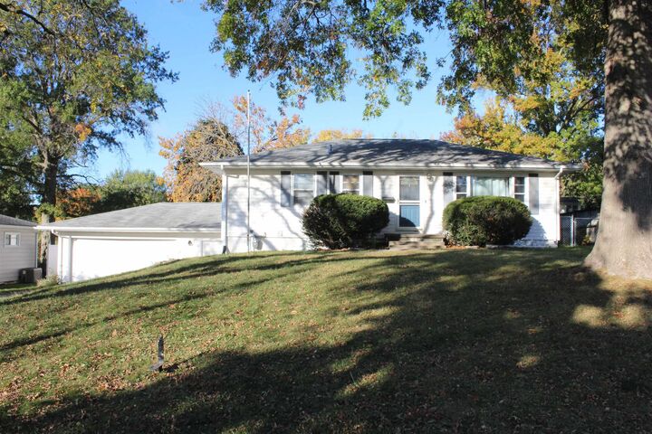 Property Photo:  330 N Francis Street  IA 50613