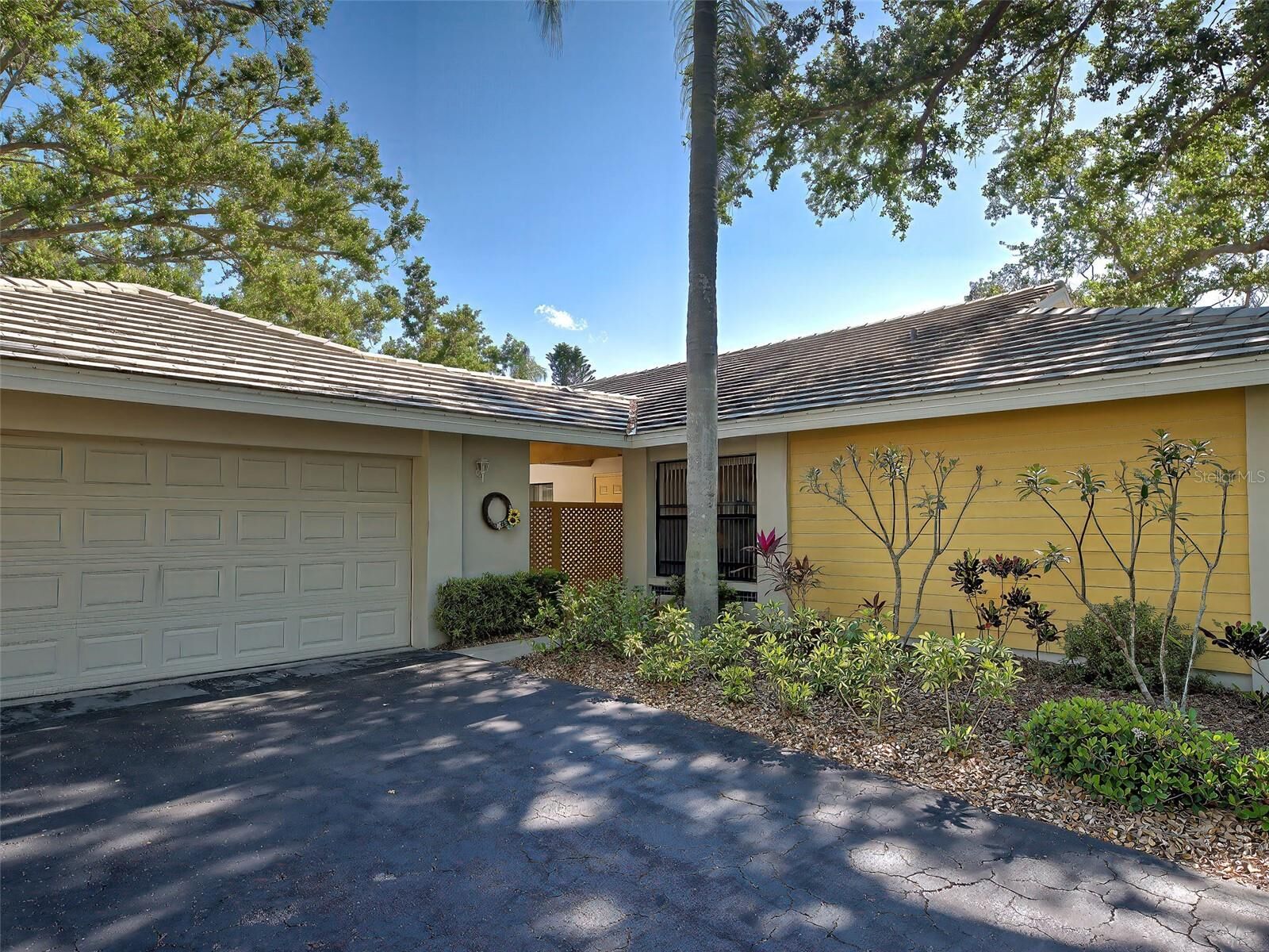 Property Photo: 220 Southampton Drive 325 FL 34293