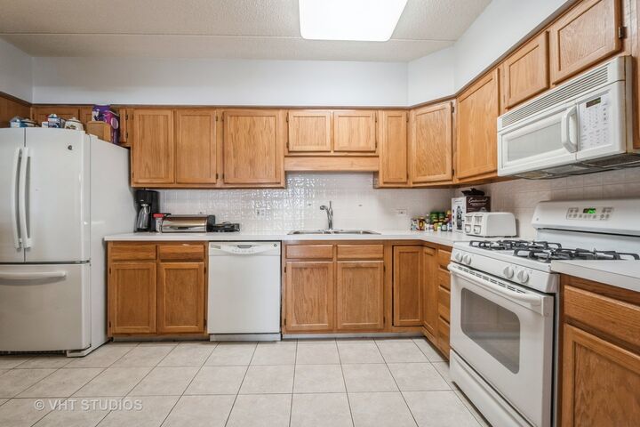 Property Photo: 5000 Oakton Street E 505 IL 60077