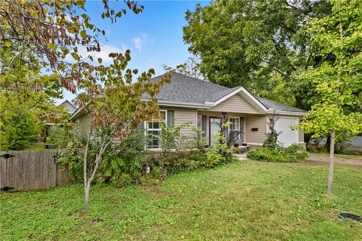 Property Photo:  306 SW B Street  AR 72712