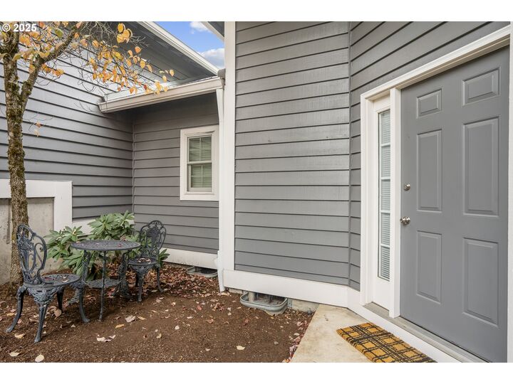 Property Photo: 2086 Sunray Cir OR 97068