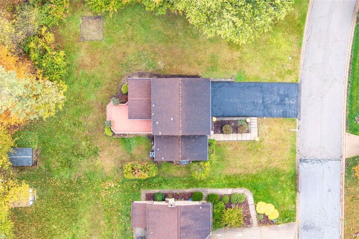 Property Photo: 5895 Glen Hill Drive PA 15102