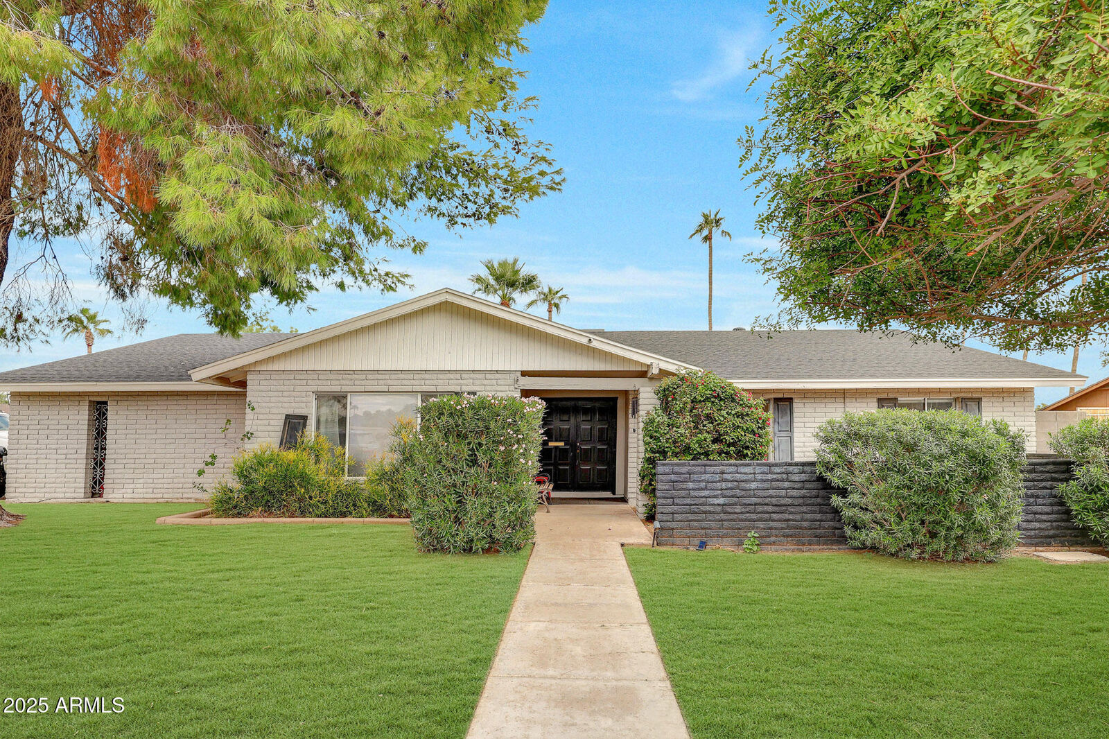 Property Photo:  2802 E Cheryl Drive  AZ 85028