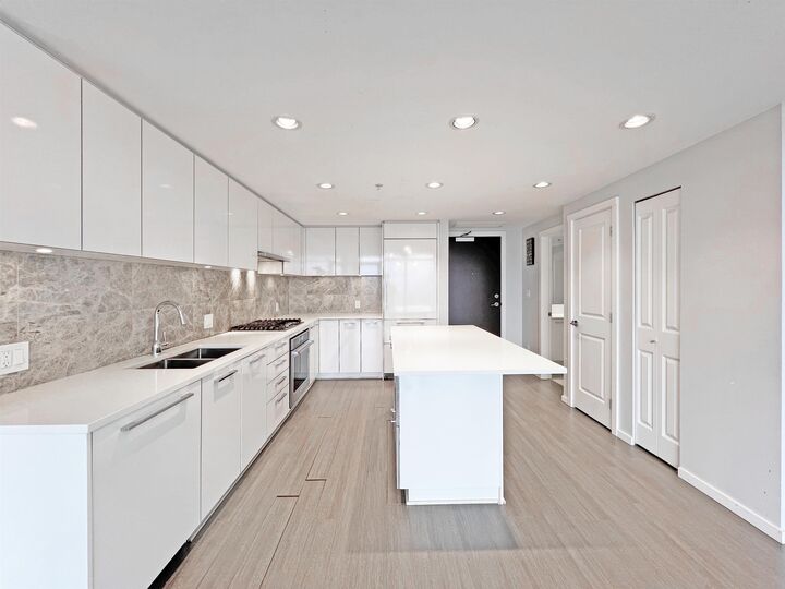 Property Photo:  6700 Dunblane Avenue 3307  BC V5H 0J3