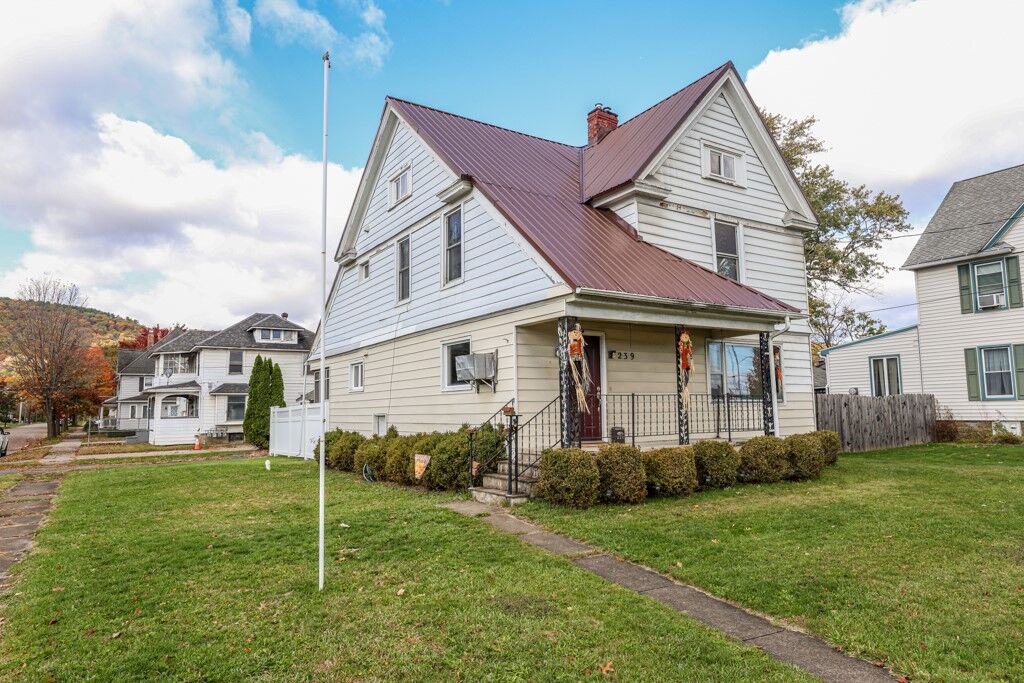 Property Photo:  239 Oakwood Ave  NY 14903 