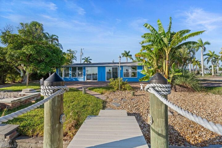Property Photo:  2504 Bayshore Dr  FL 33993 