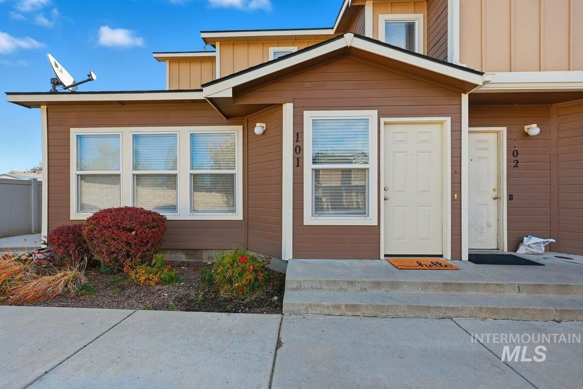 Property Photo:  11026 W Garverdale Ln 101  ID 83713
