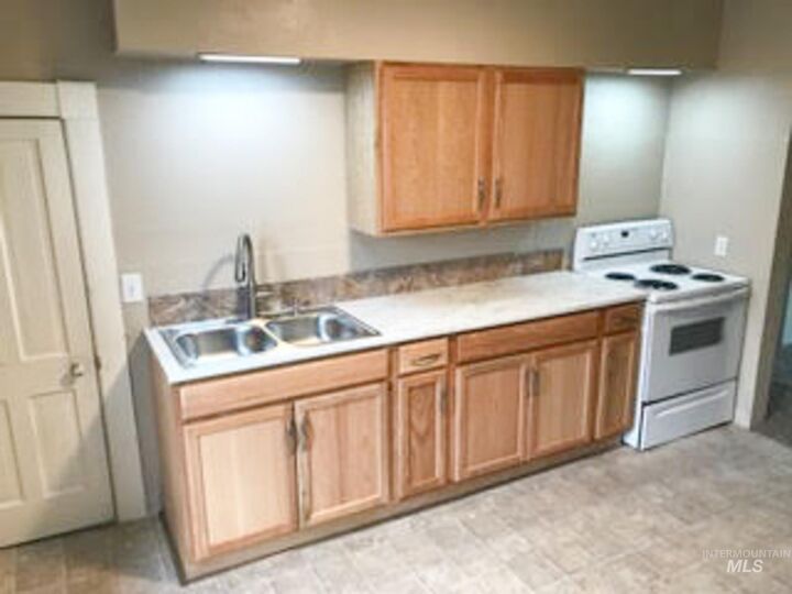 Property Photo:  410 S Hayes Ave  ID 83617 