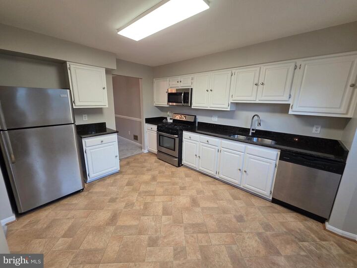 Property Photo:  4281 Sleepy Lake Drive  VA 22033