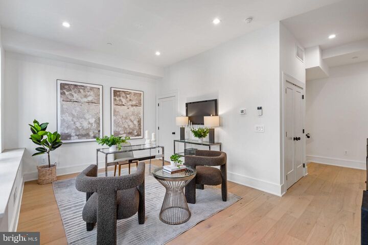 Property Photo:  254 N 2nd St  PA 19106 