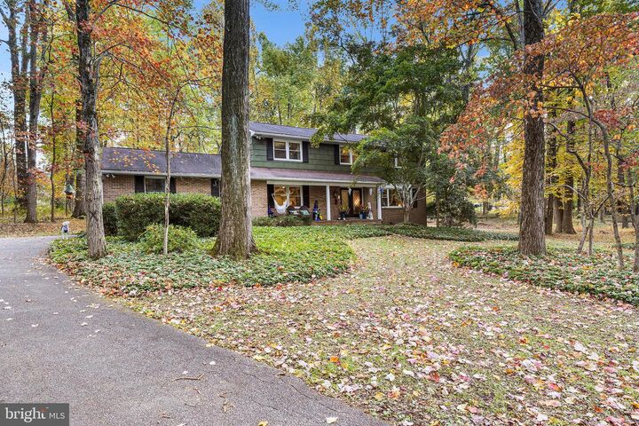 Property Photo:  7 Pinewood Farm Court  MD 21117