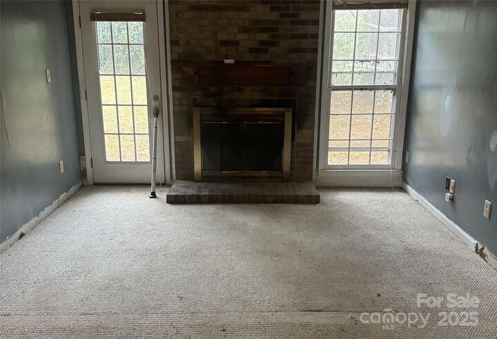 Property Photo: 1712 Blandford Drive NC 28262