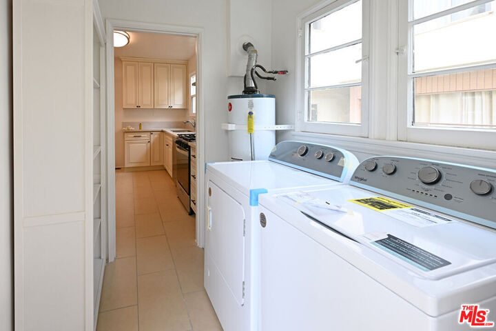 Property Photo:  1068 S Wooster St  CA 90035