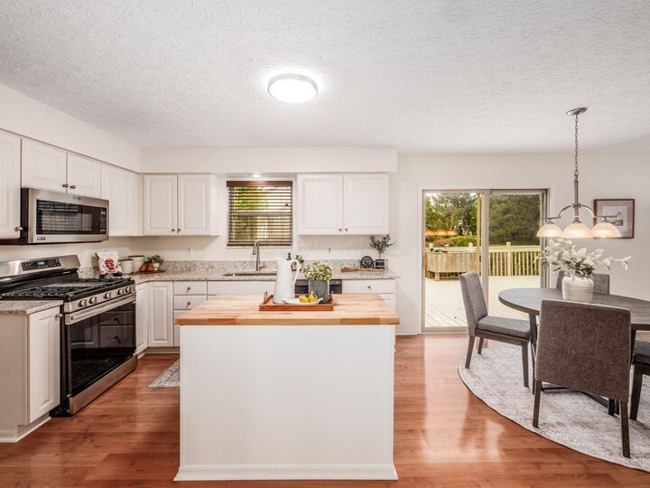 Property Photo: 614 Village Park Drive OH 43065