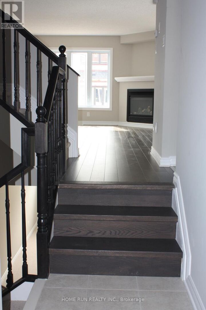 Photo de la propriété: 230 Mancini Way ON K2J 5X5