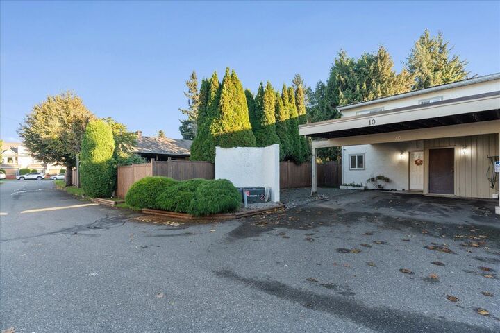Property Photo: 9473 Hazel Street 10 BC V2P 5M9