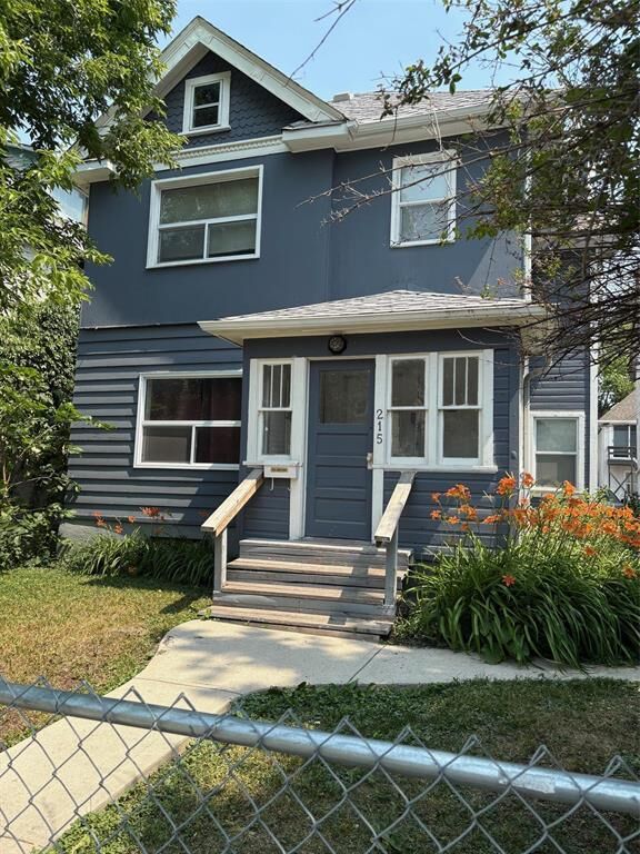 215 Spence Street  Winnipeg MB R3C 1Y5 photo