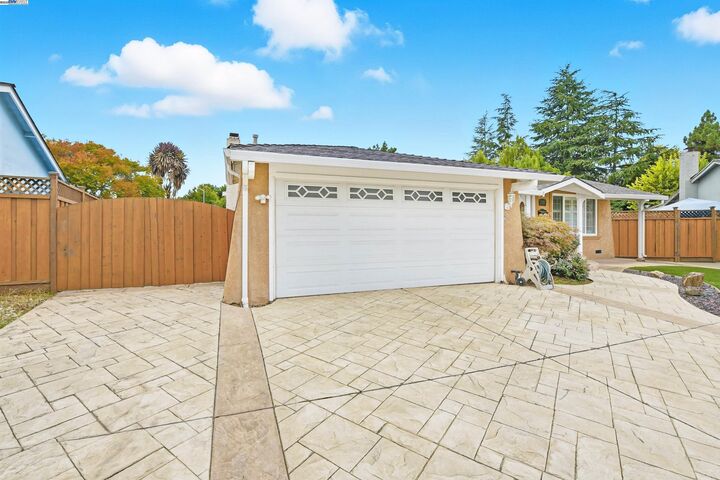 Property Photo: 34233 Atteridge Pl CA 94555