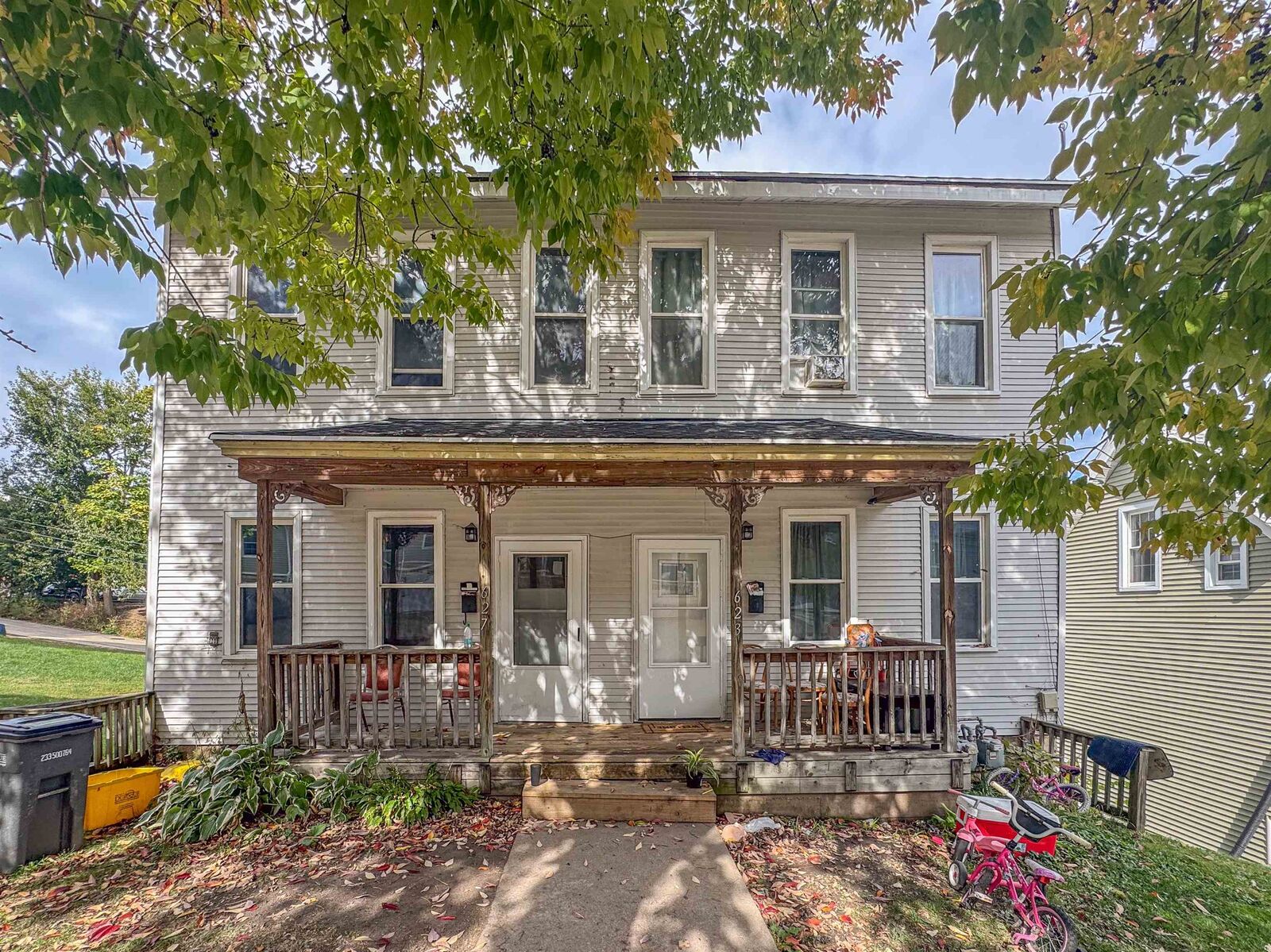 Property Photo:  623-627 Arlington Street  IA 52001