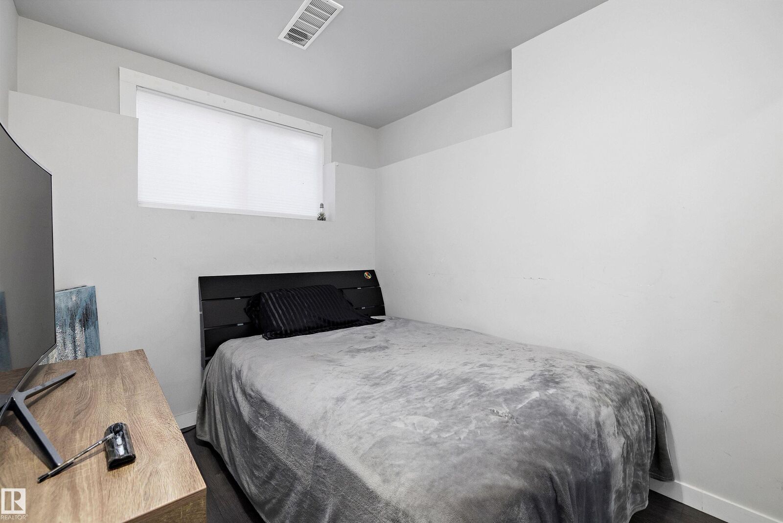 Property Photo:  681 Eagleson Crescent NW  AB T6M 0V7 