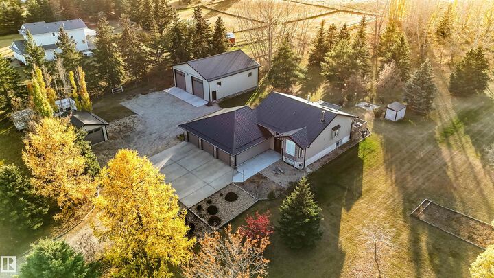 Property Photo: 27005 Twp Road 511 4 AB T7Z 1R1