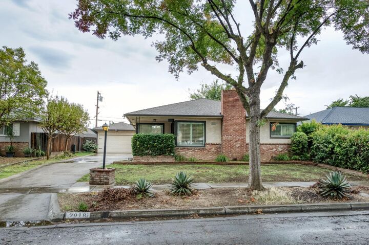Property Photo: 2918 E Santa Ana Avenue CA 93726