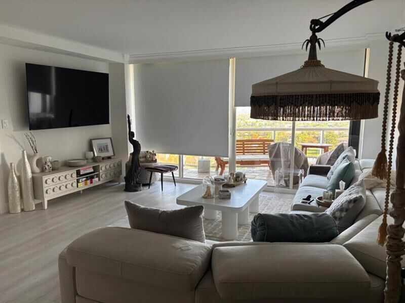 Property Photo:  3640 Yacht Club Dr 1501  FL 33180