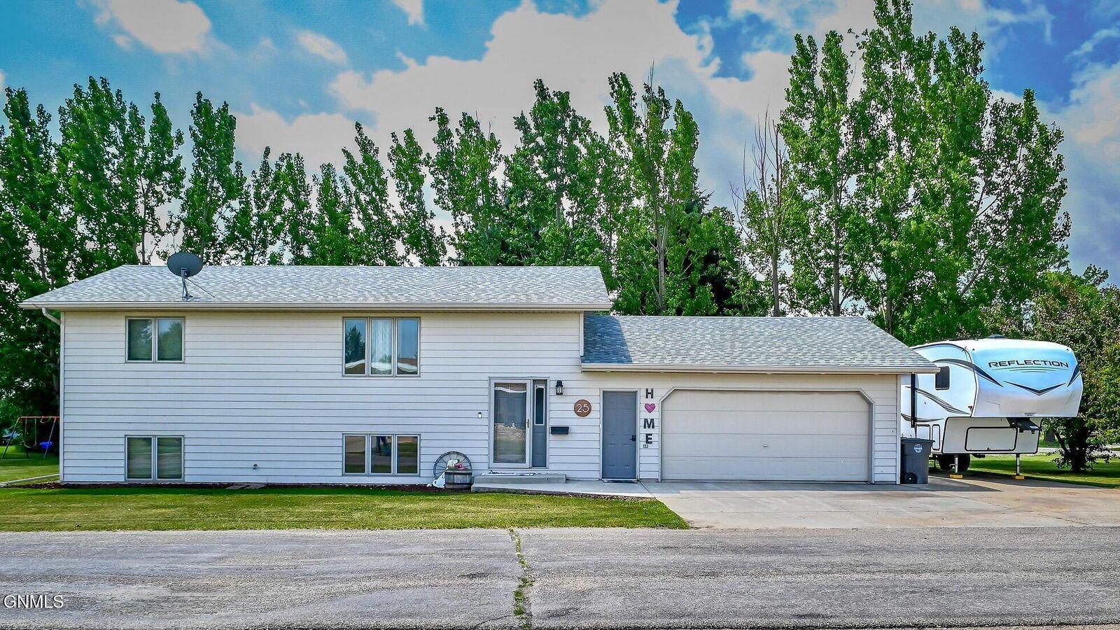 Property Photo: 25 Walther Avenue NW ND 58718